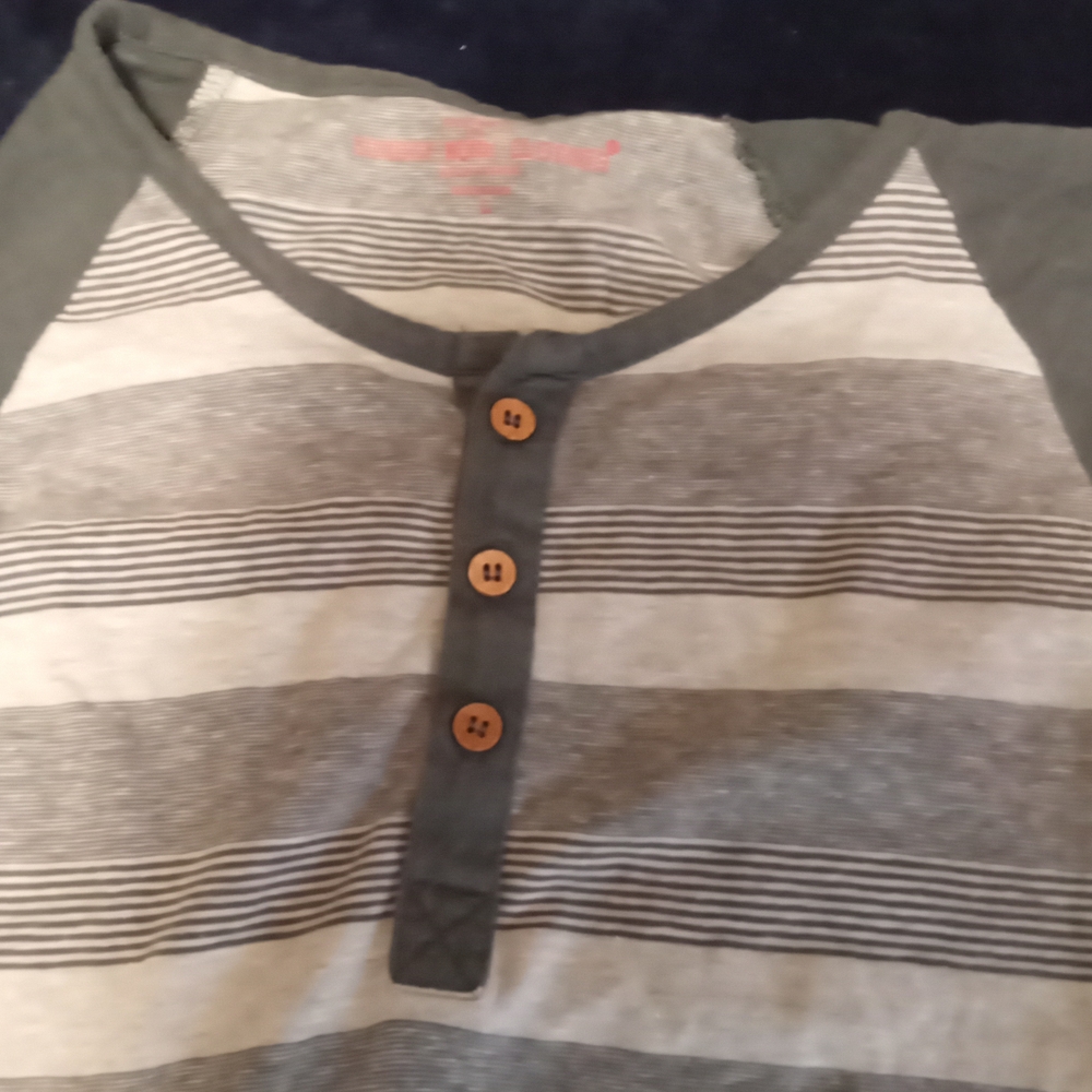 Gray Short Sleeve Tee with Gradient Stripes